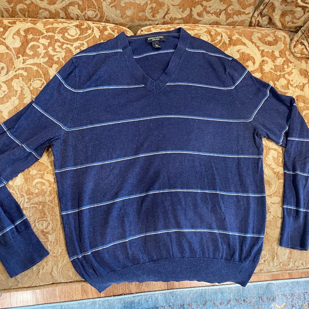 Banana Republic Silk-Cotton-Cashmere Blend V-Neck